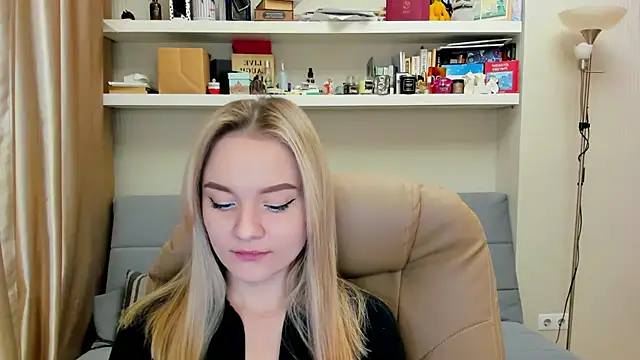 Snapshot of Kara_Smith_ chatting on March 16, 12:12 am Kara Smith online show from March 16, 12:12 am