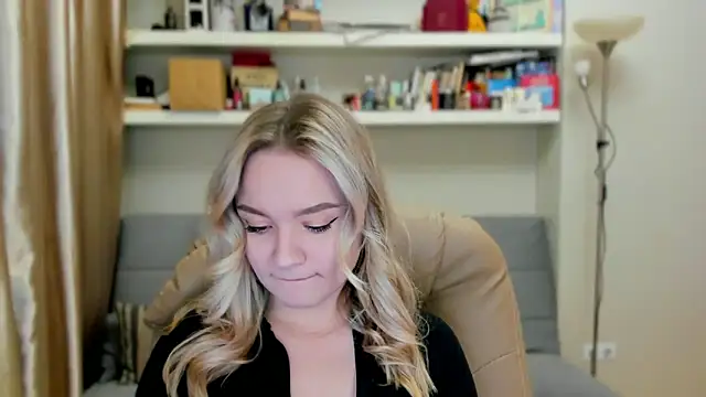 Snapshot of Kara_Smith_ chatting on October 19, 9:37 pm Kara Smith online show from October 19, 9:37 pm