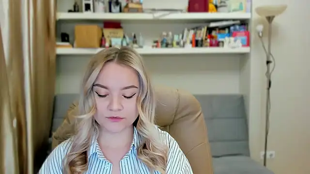 Kara Smith  online show from October 26, 10:36 pm