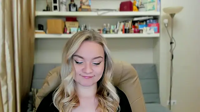 Kara Smith  online show from October 31, 12:11 am