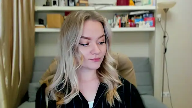 Snapshot of Kara_Smith_ chatting on November 8, 12:44 am Kara Smith online show from November 8, 12:44 am