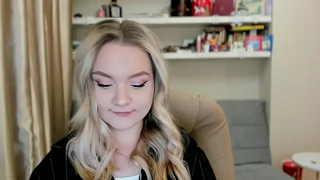 Kara Smith  online show from March 6, 11:01 pm