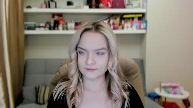 Snapshot of Kara_Smith_ chatting on June 19, 11:08 pm Kara Smith online show from June 19, 11:08 pm