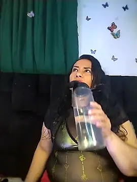Snapshot of AlexaNovoa_ chatting on May 5, 1:24 am AlexaNovoa online show from May 5, 1:24 am