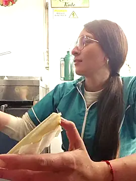 Snapshot of HOLY_DOLL chatting on October 29, 9:38 pm HOLY DOLL online show from October 29, 9:38 pm