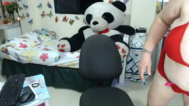 Snapshot of Olgahunder chatting on July 21, 6:05 am Olgahunder online show from July 21, 6:05 am