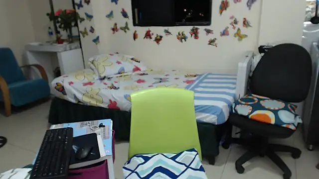 Snapshot of Olgahunder chatting on July 23, 3:59 am Olgahunder online show from July 23, 3:59 am