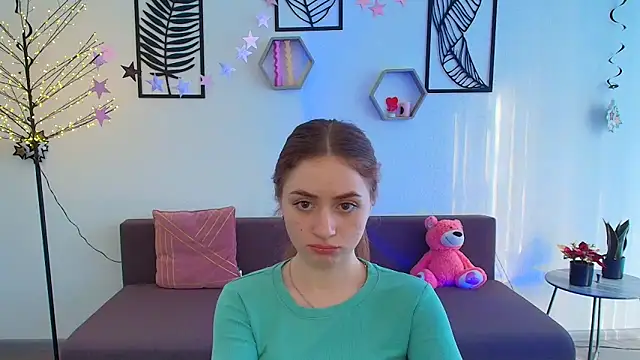 Snapshot of LilyHaart chatting on March 14, 9:35 am LilyHaart online show from March 14, 9:35 am