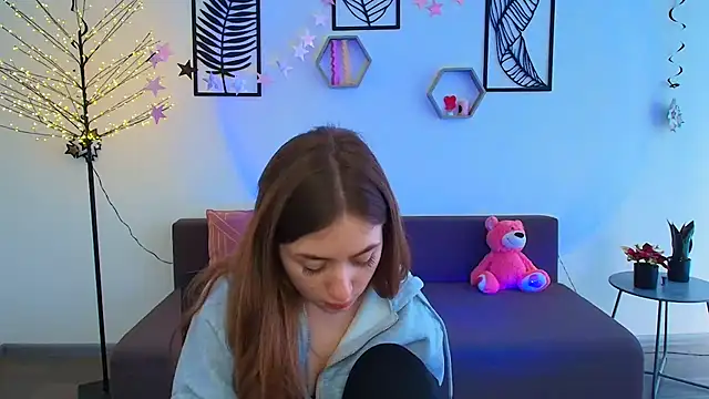 Snapshot of LilyHaart chatting on March 15, 9:19 am LilyHaart online show from March 15, 9:19 am