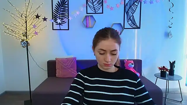 Snapshot of LilyHaart chatting on March 16, 6:42 am LilyHaart online show from March 16, 6:42 am