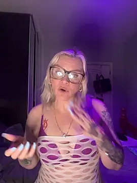 Curvy-Cleo online show from February 2, 7:45 pm