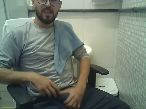 Snapshot of pdasgyn chatting on July 6, 7:16 pm pdasgyn online show from July 6, 7:16 pm