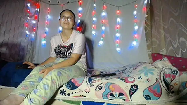 Snapshot of SHARONYJQVI chatting on July 21, 12:57 am SHARONYJQVI online show from July 21, 12:57 am