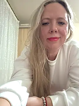Irina3718 online show from November 28, 3:14 pm