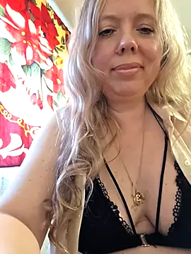 Irina3718 online show from May 4, 1:18 pm