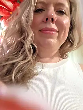 Snapshot of Irina3718 chatting on May 16, 10:36 am Irina3718 online show from May 16, 10:36 am