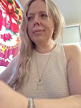 Snapshot of Irina3718 chatting on June 11, 2:04 pm Irina3718 online show from June 11, 2:04 pm