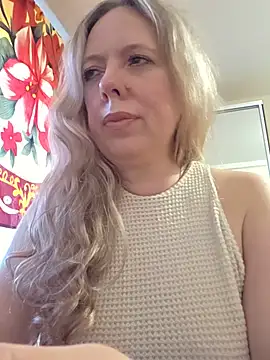 Snapshot of Irina3718 chatting on June 12, 1:43 pm Irina3718 online show from June 12, 1:43 pm