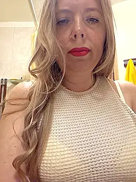 Snapshot of Irina3718 chatting on June 19, 10:30 am Irina3718 online show from June 19, 10:30 am