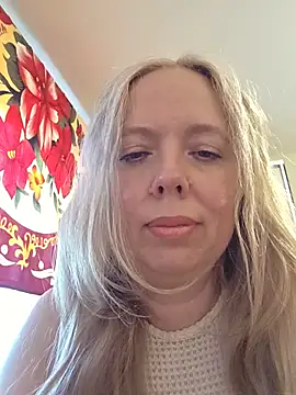 Snapshot of Irina3718 chatting on June 22, 11:51 am Irina3718 online show from June 22, 11:51 am