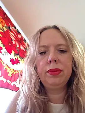 Snapshot of Irina3718 chatting on July 21, 9:22 am Irina3718 online show from July 21, 9:22 am