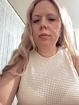 Snapshot of Irina3718 chatting on July 22, 8:22 pm Irina3718 online show from July 22, 8:22 pm