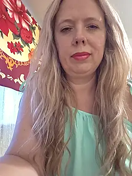 Snapshot of Irina3718 chatting on August 5, 5:16 pm Irina3718 online show from August 5, 5:16 pm