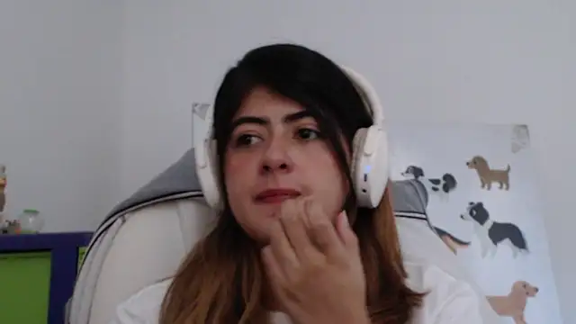 skyler1195 online show from March 10, 9:40 pm