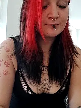 TiffiChantiT2 online show from January 6, 11:25 am