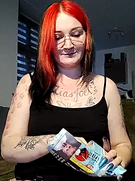 TiffiChantiT2 online show from January 14, 7:14 am