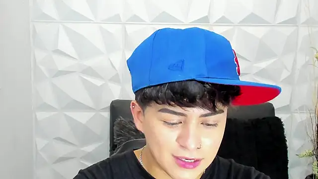 Snapshot of Sam_Daves chatting on December 3, 2:37 pm Sam Daves online show from December 3, 2:37 pm