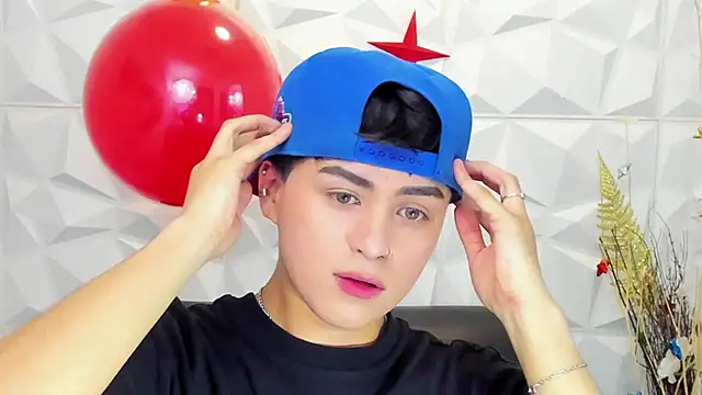 Snapshot of Sam_Daves chatting on December 16, 12:54 pm Sam Daves online show from December 16, 12:54 pm