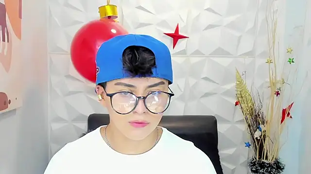 Snapshot of Sam_Daves chatting on December 18, 12:55 pm Sam Daves online show from December 18, 12:55 pm