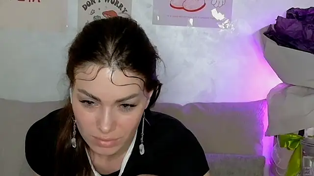 Snapshot of SweetDarling7 chatting on June 18, 7:18 pm SweetDarling7 online show from June 18, 7:18 pm