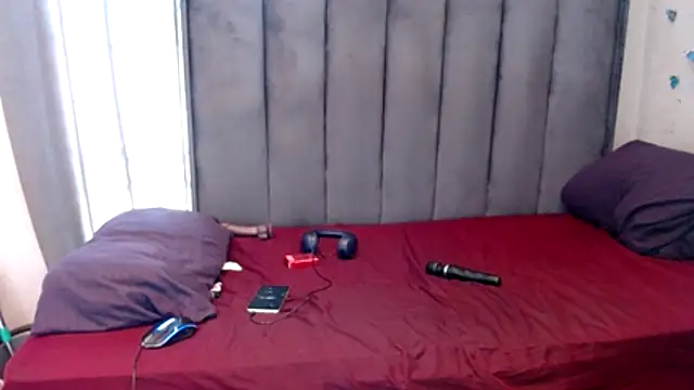 Snapshot of LustyDeziree1 chatting on November 23, 10:37 am LustyDeziree1 online show from November 23, 10:37 am