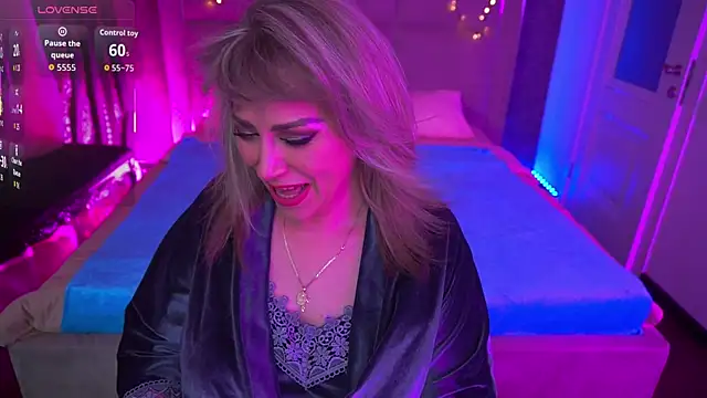 Snapshot of CandyLadyyy chatting on June 4, 8:59 pm CandyLadyyy online show from June 4, 8:59 pm
