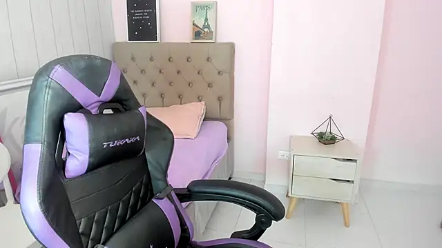 Tania Duque online show from November 27, 1:57 pm