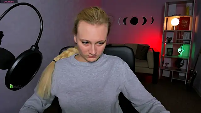 madam uliis online show from November 29, 12:30 pm