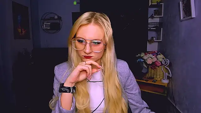 madam uliis online show from December 22, 1:52 pm