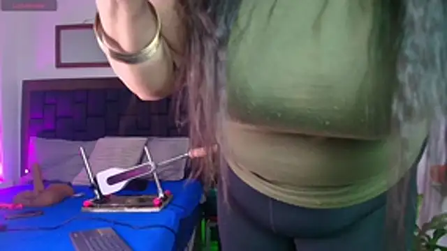 Snapshot of EllenaBoobs_ chatting on May 5, 3:25 am EllenaBoobs online show from May 5, 3:25 am