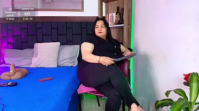 Snapshot of EllenaBoobs_ chatting on May 23, 7:51 pm EllenaBoobs online show from May 23, 7:51 pm