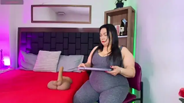 Snapshot of EllenaBoobs_ chatting on June 3, 4:04 am EllenaBoobs online show from June 3, 4:04 am