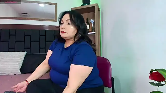 Snapshot of EllenaBoobs_ chatting on June 17, 3:42 am EllenaBoobs online show from June 17, 3:42 am