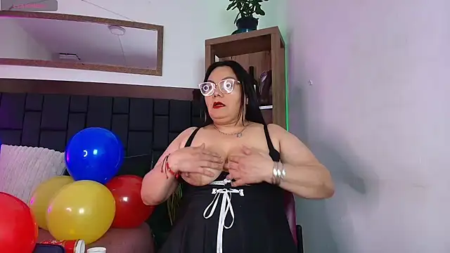Snapshot of EllenaBoobs_ chatting on June 19, 7:06 pm EllenaBoobs online show from June 19, 7:06 pm