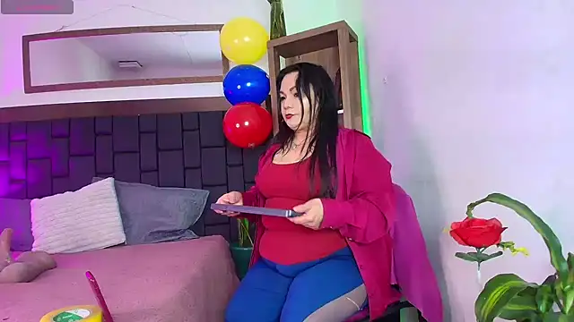 Snapshot of EllenaBoobs_ chatting on June 29, 2:17 pm EllenaBoobs online show from June 29, 2:17 pm