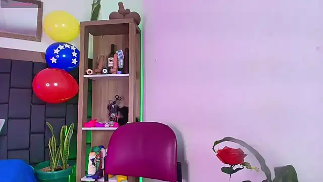 Snapshot of EllenaBoobs_ chatting on July 9, 3:54 am EllenaBoobs online show from July 9, 3:54 am