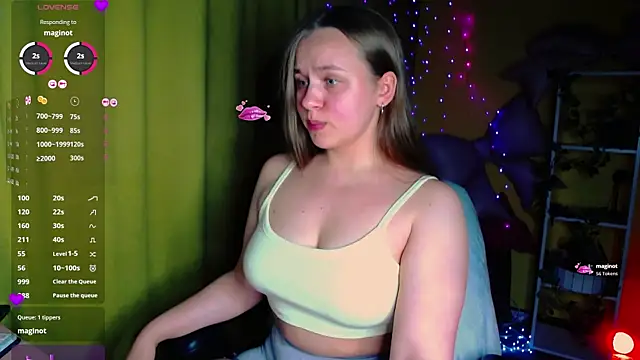 Snapshot of Lilysweet13 chatting on June 12, 10:08 pm Lilysweet13 online show from June 12, 10:08 pm
