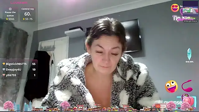 Snapshot of GoldenSquirter chatting on November 28, 10:23 pm GoldenSquirter online show from November 28, 10:23 pm