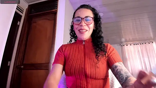 Snapshot of mia_velvet1 chatting on May 6, 12:54 pm mia velvet1 online show from May 6, 12:54 pm