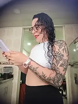 Snapshot of mia_velvet1 chatting on June 14, 1:24 pm mia velvet1 online show from June 14, 1:24 pm